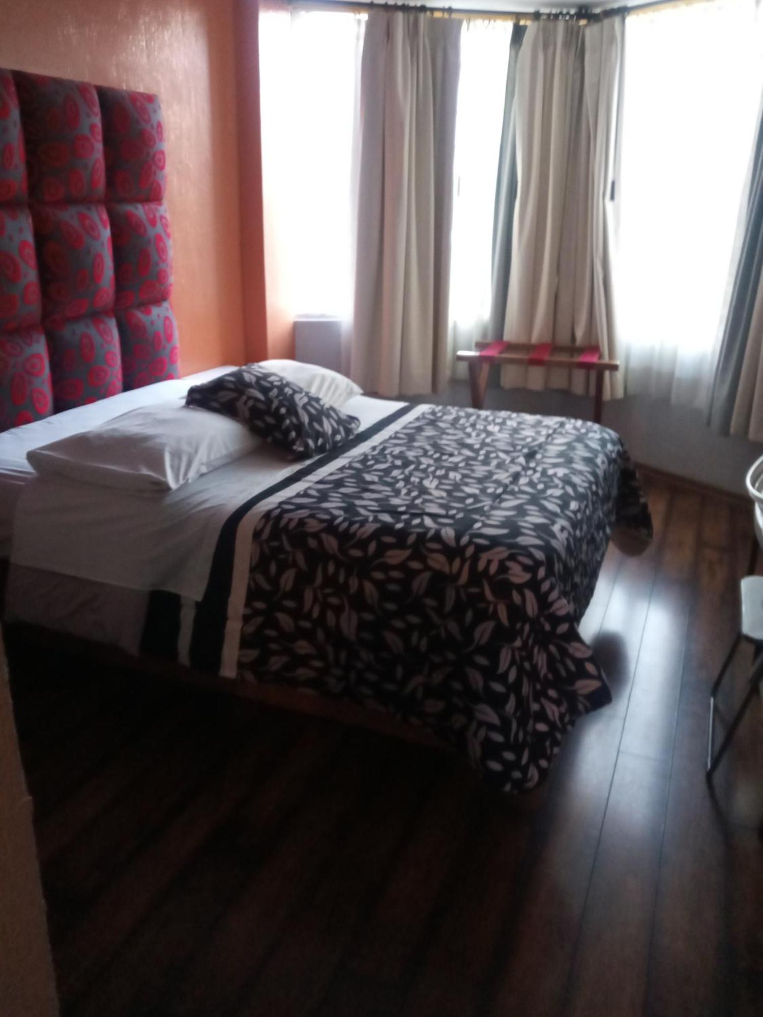 Hostal Capri Quito Exterior photo