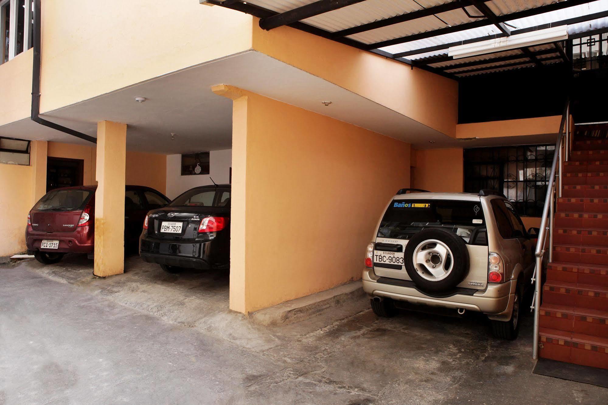 Hostal Capri Quito Exterior photo