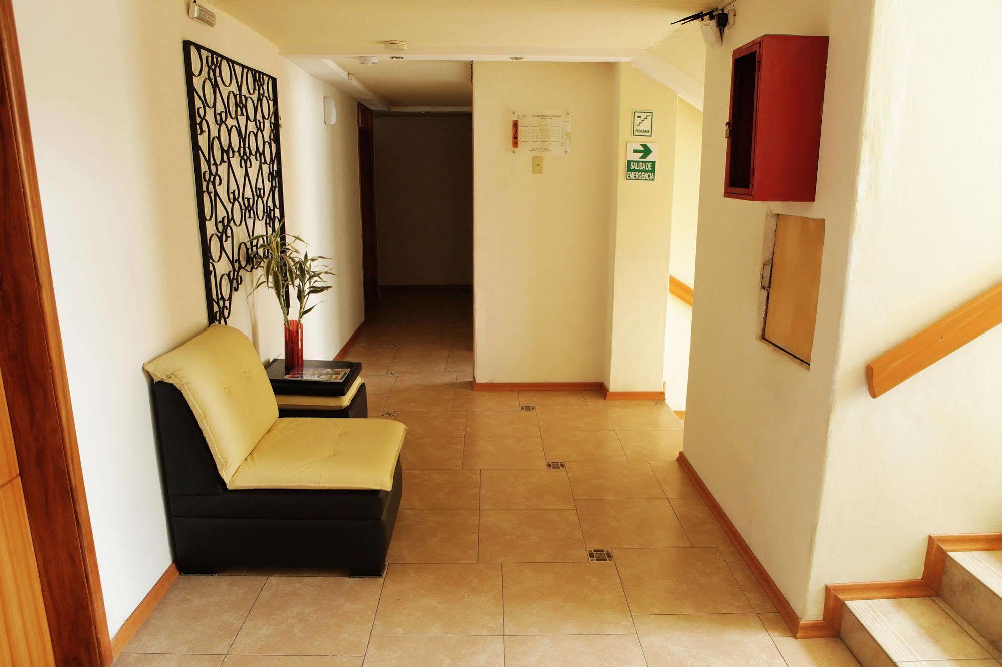 Hostal Capri Quito Exterior photo